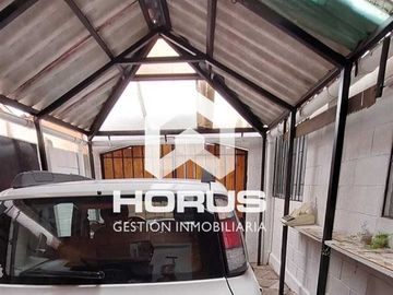 Casa en Venta en Cercano a avenida cuatro esquinas con avenida gabriela mistral
