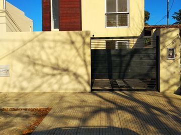 Excelente complejo de duplex a estrenar a 6 cuadras de la estacion de Ituzaingo
