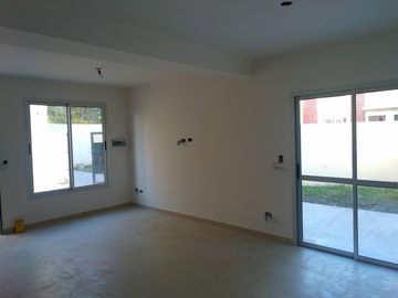 Excelente complejo de duplex a estrenar a 6 cuadras de la estacion de Ituzaingo