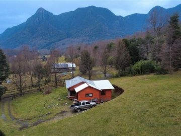 CASA CON TERRENO DE 7900 M2 - CERCANO AL CENTRO DE PUCÓN