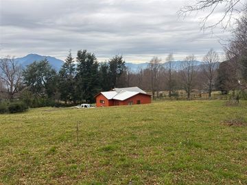 CASA CON TERRENO DE 7900 M2 - CERCANO AL CENTRO DE PUCÓN