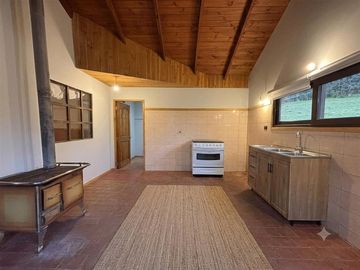 CASA CON TERRENO DE 7900 M2 - CERCANO AL CENTRO DE PUCÓN