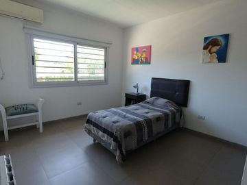 RETASADA  Casa de 5 AMBIENTES ubicada a 300 metros de la estación .
