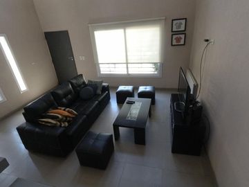 RETASADA  Casa de 5 AMBIENTES ubicada a 300 metros de la estación .
