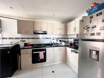 SE VENDE HERMOSO Y AMPLIO APARTAMENTO EN TABOR TRADICIONAL