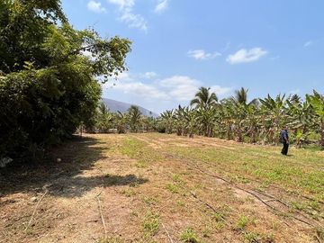 Rancho pequeño, cerca de la carretera principal