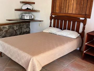 Rancho pequeño, cerca de la carretera principal