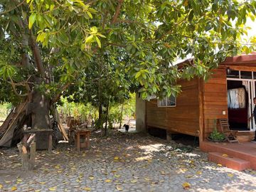 Rancho pequeño, cerca de la carretera principal