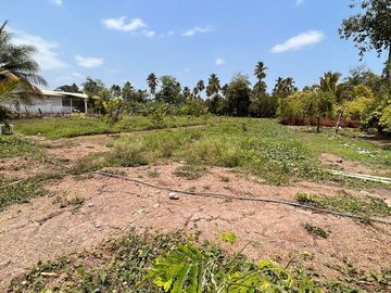 Rancho pequeño, cerca de la carretera principal