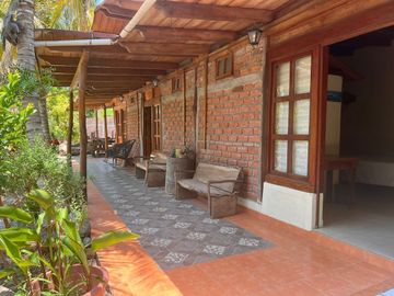 Rancho pequeño, cerca de la carretera principal