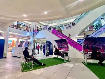 Gran Vitrina en Apumanque , mejor acceso peatonal con100m2
