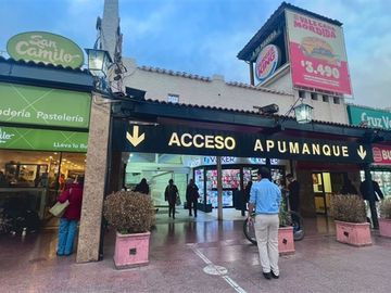 Gran Vitrina en Apumanque , mejor acceso peatonal con100m2