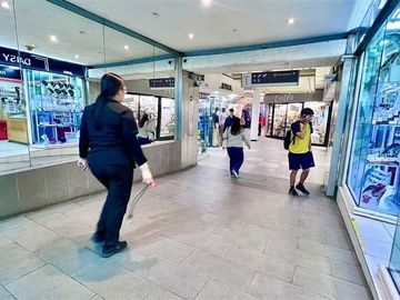 Gran Vitrina en Apumanque , mejor acceso peatonal con100m2