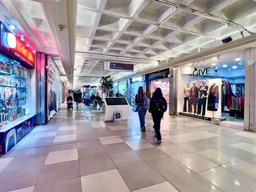 Gran Vitrina en Apumanque , mejor acceso peatonal con100m2
