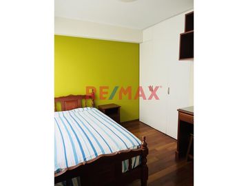 Venta de Departamento en Calle Italia, Miraflores

Vendo lindo Departamento, en una de las mejores zonas de Miraflores.

Este lindo departamento s