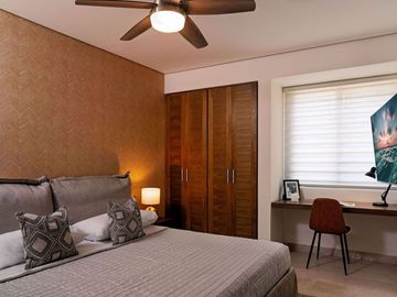 Departamento en planta baja, amplio 214 m2,  piso de mármol, en residencial