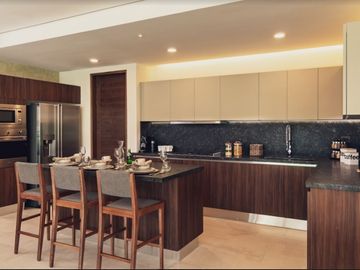 Departamento en planta baja, amplio 214 m2,  piso de mármol, en residencial