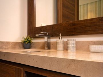 Departamento en planta baja, amplio 214 m2,  piso de mármol, en residencial