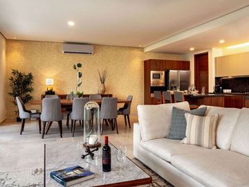 Departamento en planta baja, amplio 214 m2,  piso de mármol, en residencial