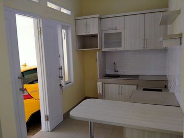Rumah 2 lantai Cash terawat Berkualitas jual butuh