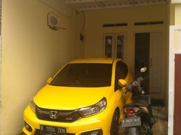 Rumah 2 lantai Cash terawat Berkualitas jual butuh