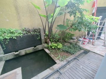 Rumah 2 lantai Cash terawat Berkualitas jual butuh