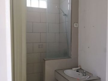 Rumah 2 lantai Cash terawat Berkualitas jual butuh