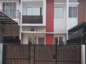 Rumah Ciledug Karang Tengah dalam Perumahan Cantik