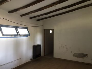 FINCA DE 4,7 HECTAREAS CON CASAS