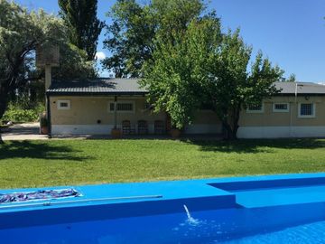FINCA DE 4,7 HECTAREAS CON CASAS