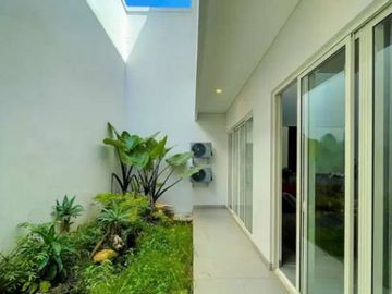 New House Palm Courts Dekat Superindo, ITS, Galaxy Mall