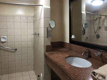2BR CONDO FOR RENT WITH COVERED PARKING