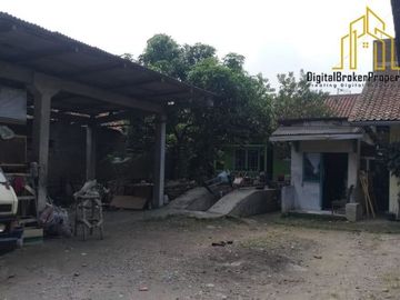 GUDANG DENGAN 5 BANGUNAN RUMAH HANYA 50METER KE JALAN RAYA SOREANG | KOMALAN