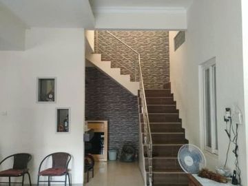 Rumah Minimalis Mulyosari Hadap Utara Row jalan 2 mobil