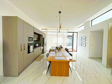 Vendo departamento de 3 dormitorios en exclusivo conjunto, sector Tumbaco