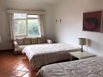 Fina residencia estilo Cuernavaca 1 Nivel