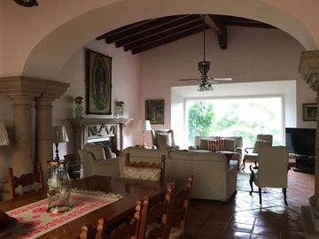 Fina residencia estilo Cuernavaca 1 Nivel