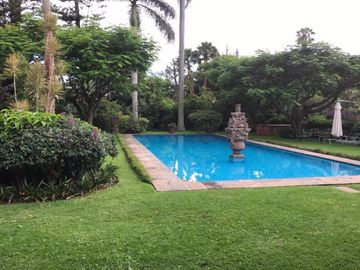 Fina residencia estilo Cuernavaca 1 Nivel