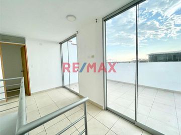🏡 VENTA DE DÚPLEX EN URB. SANTA ELENA – 127 M²
¡Vive con comodidad y exclusividad en una de las mejores zonas residenciales de Chiclayo!

📐 Área: 1