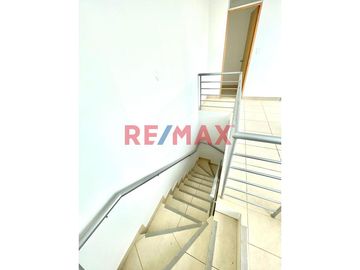 🏡 VENTA DE DÚPLEX EN URB. SANTA ELENA – 127 M²
¡Vive con comodidad y exclusividad en una de las mejores zonas residenciales de Chiclayo!

📐 Área: 1
