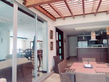 LINDA CASA EN VENTA EN URBANIZACION DE TANDA