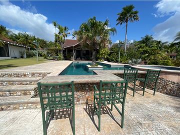 Punta Barco casa en venta frente al mar