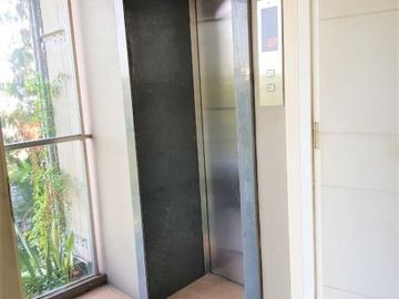 Dijual Apartemen 1 Park Residence Tipe 2 Kamar Tidur Kondisi Fully Furnished