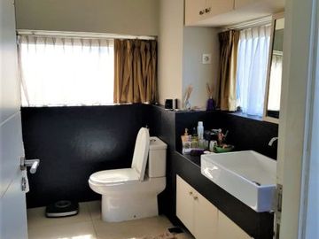 Dijual Apartemen 1 Park Residence Tipe 2 Kamar Tidur Kondisi Fully Furnished
