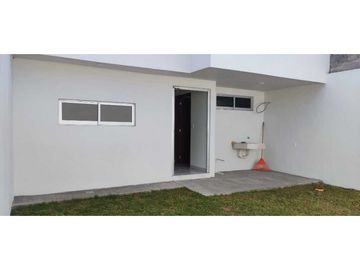 Estrena casa cerca del CV la Trinidad Amaxac de guerrero. Tlx