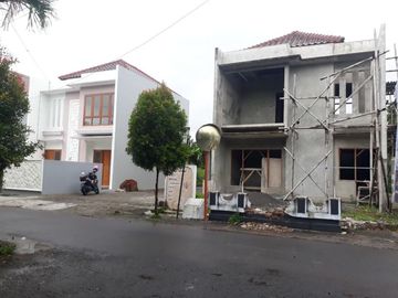 RUMAH MEWAH SIAP HUNI DALAM CLUSTER DEKAT PUSAT KOTA JOGJA