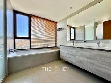 Departamento en venta de 4 dorm. en Lo Barnechea