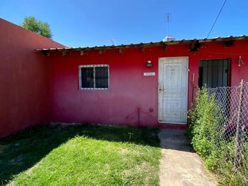 Dos casas tipo P.H. ubicadas a 700 metros de la Avenida Dr. L. Chiesa.