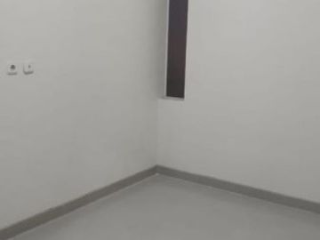 Rumah Baru Minimalis Rungkut Asri Row 2,5 Mobil