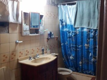 DEOCARE PROPIEDADES VENTA DE CASA DE 5 AMBIENTES CON PATIO GARAGE Y FONDO VILLA MADERO
